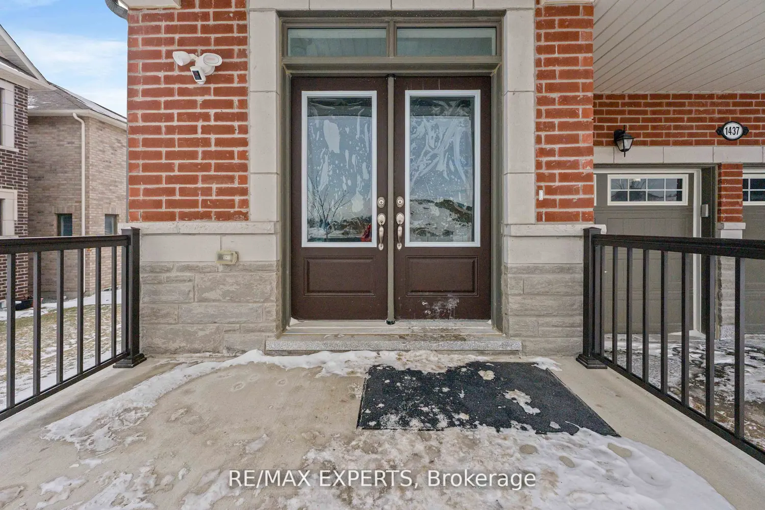 1437 Kerrydale Avenue photo 2