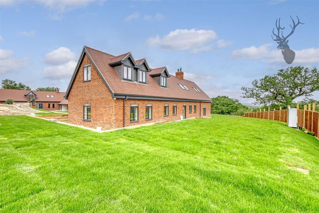 Additional image 36 of 4 bed detached house to rentMott Street, Loughton IG10