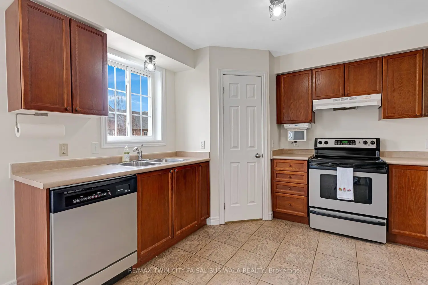 Additional image 5 of 250 Ainslie Street 14
