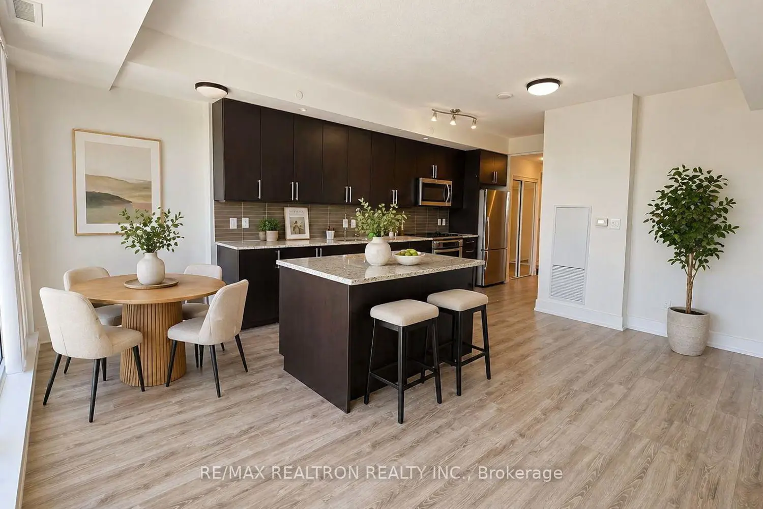 Additional image 4 of 9608 Yonge Street 606