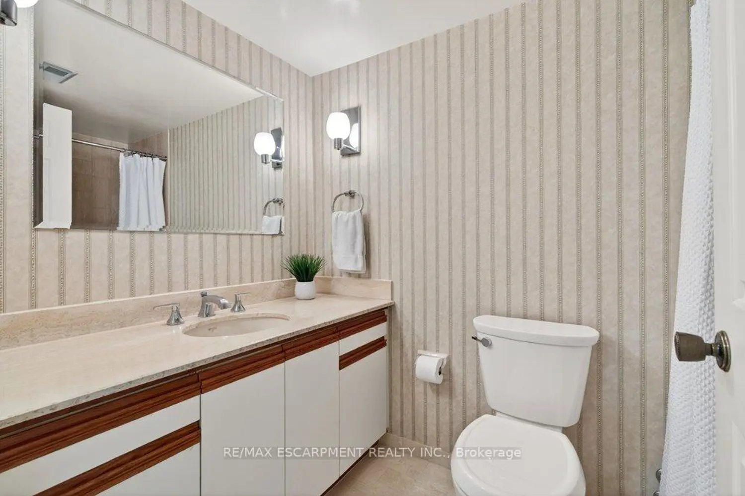 Additional image 3 of 2170 Marine Drive 1001