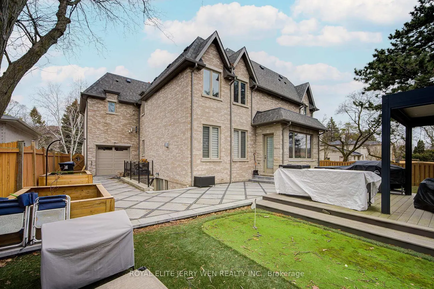Additional image 14 of 300 Upper Highland Crescent
