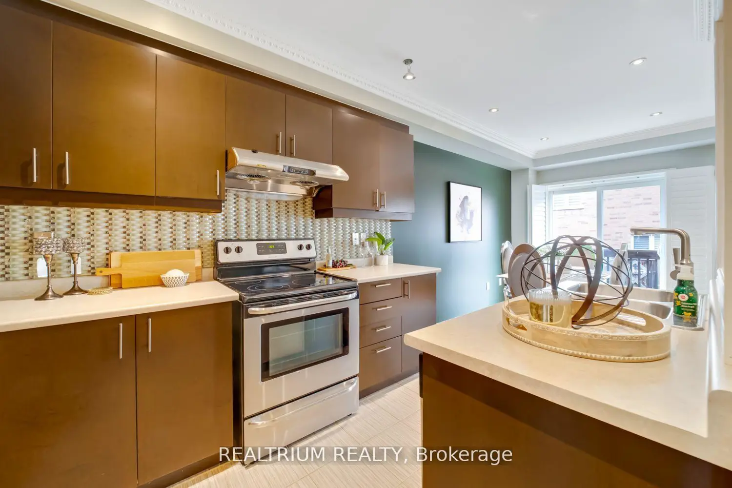 282 Sandale Road photo 3