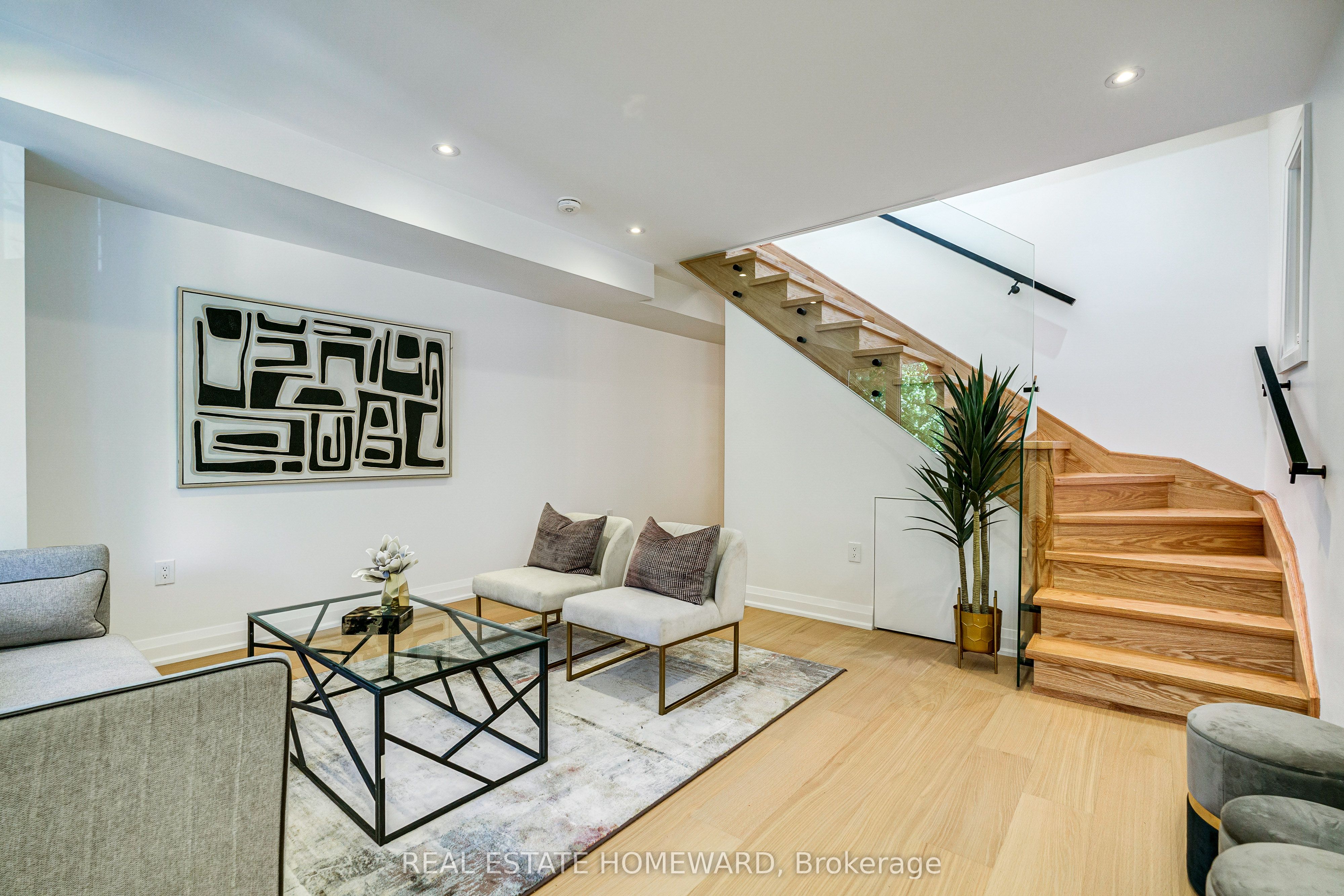 Additional image 5 of 28 Richard Avenue, Toronto, ON, M4L 1W9