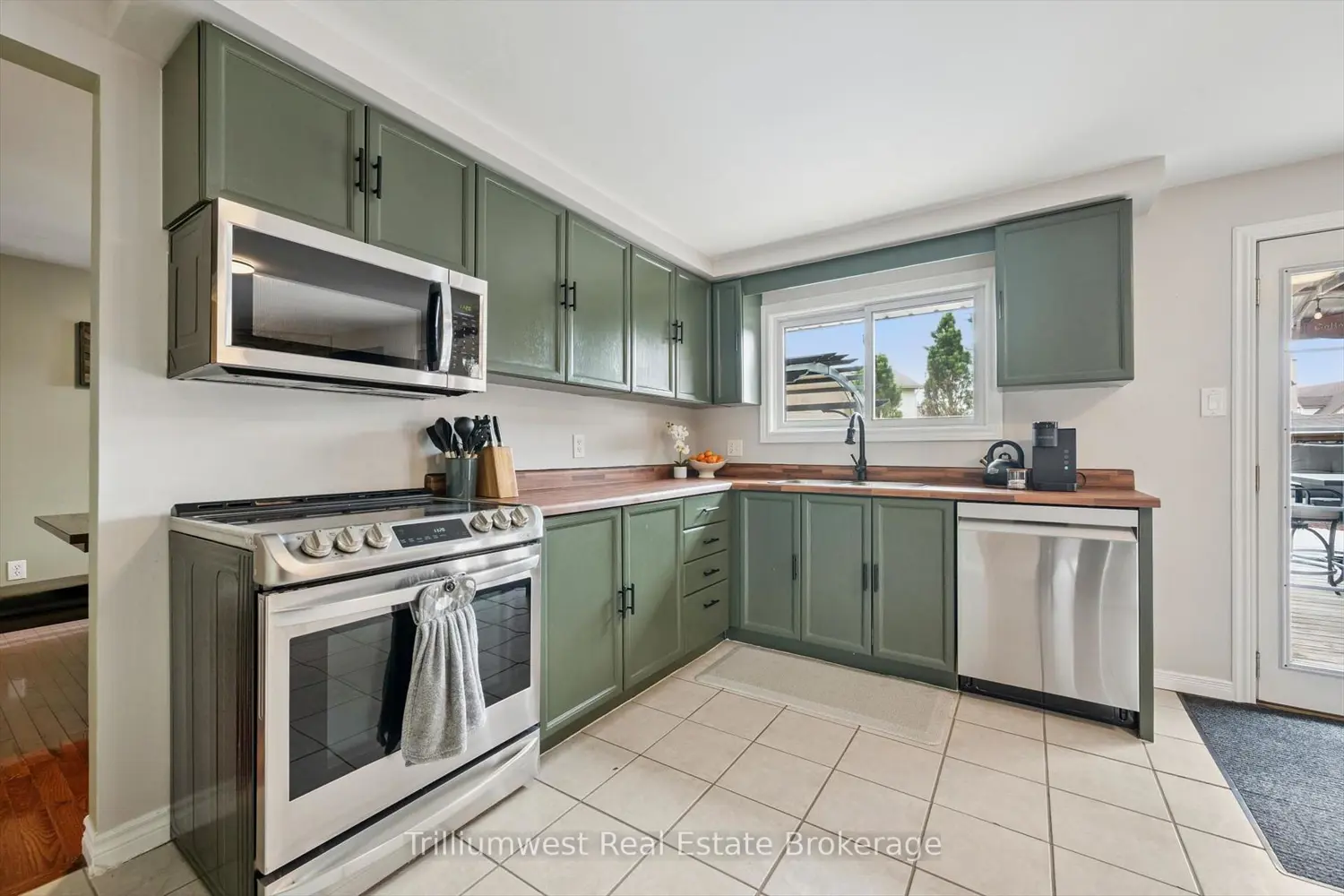 Additional image 3 of 625 Pine Island Crescent