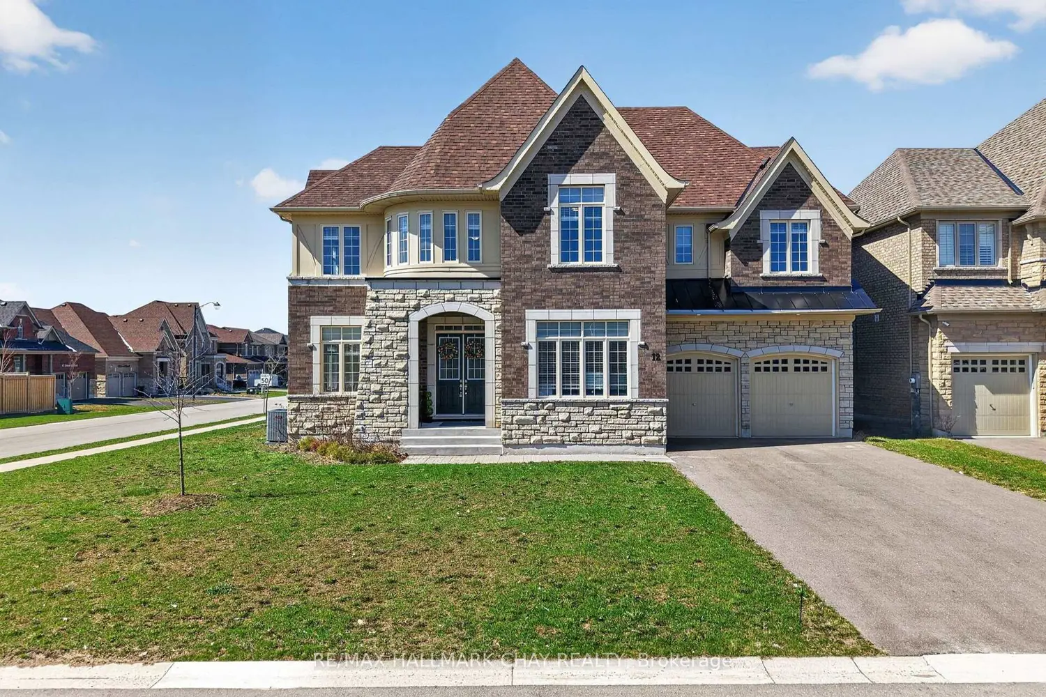 12 Thompson Way