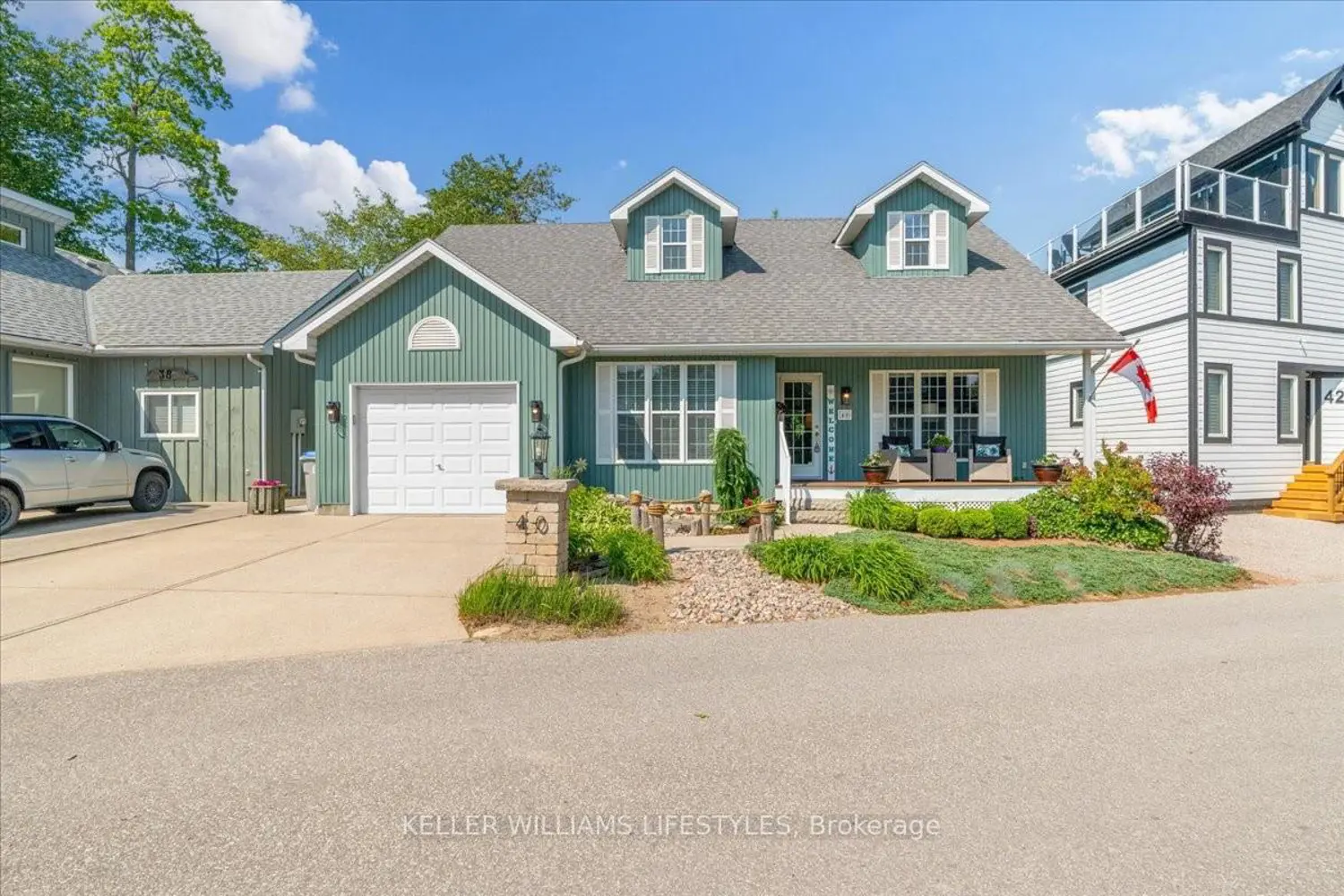 40 Lakeside Circle