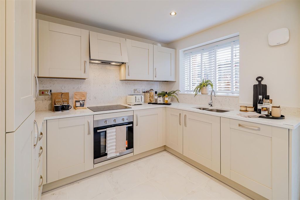 Additional image 6 of 4 bed semi-detached house to rentLiberty Rise, Hull HU9