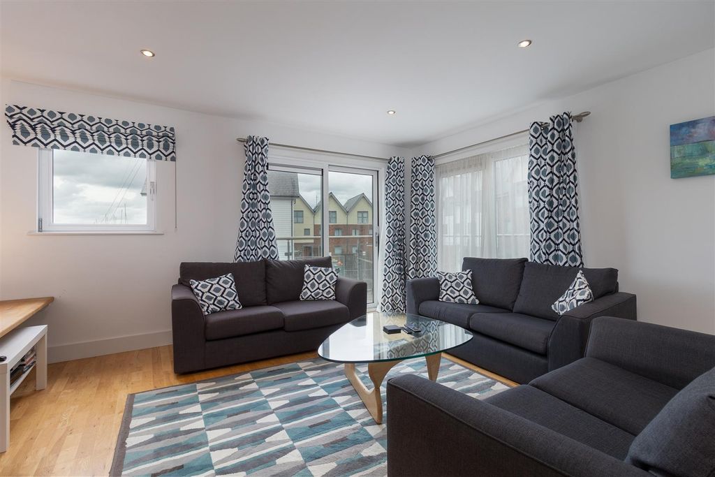 Additional image 4 of 3 bed property to rentHeron Square, Island Harbour, Newport PO30