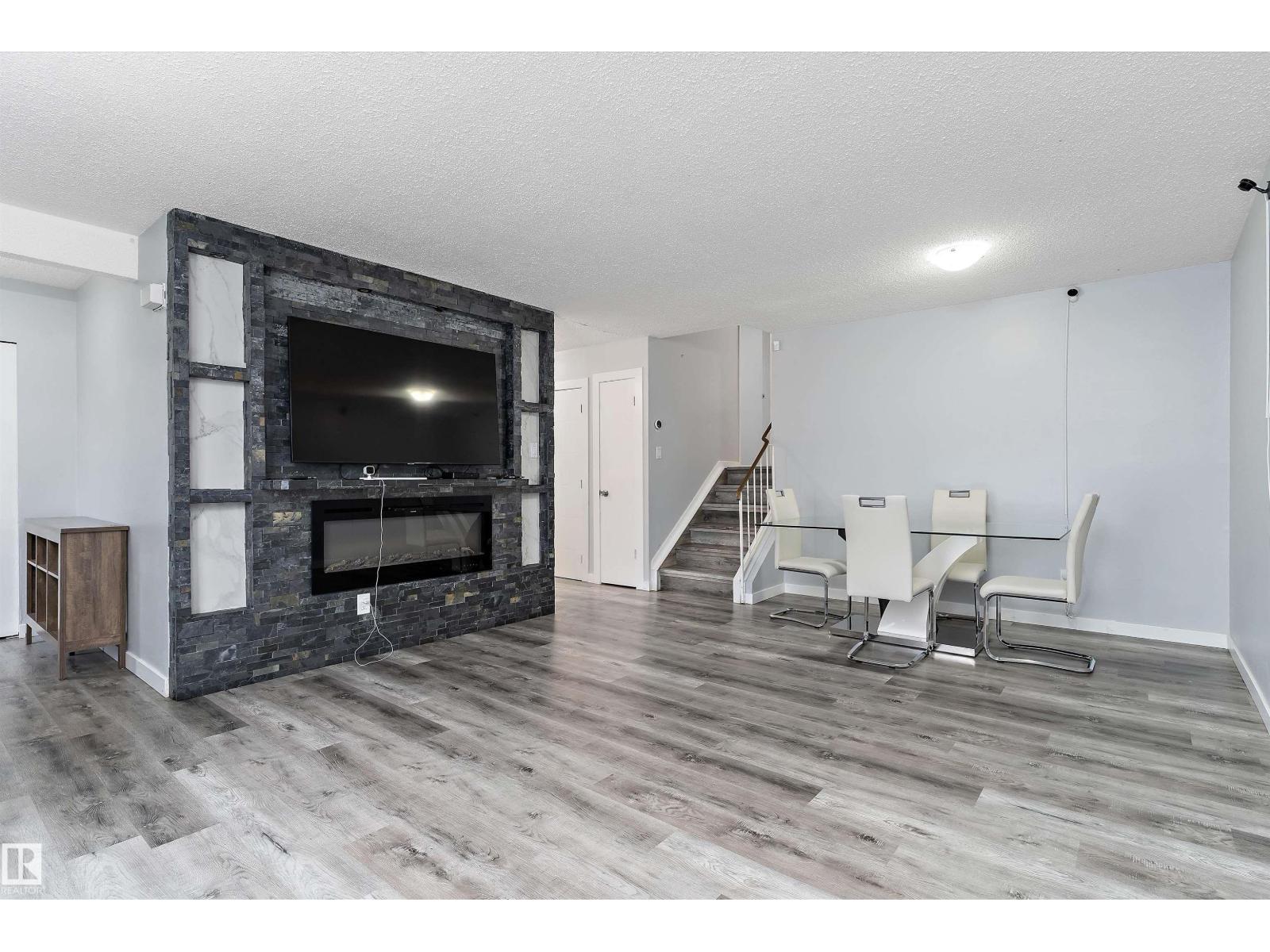 Additional image 2 of 3214 71 Street NW, Edmonton, AB, T6K1K9