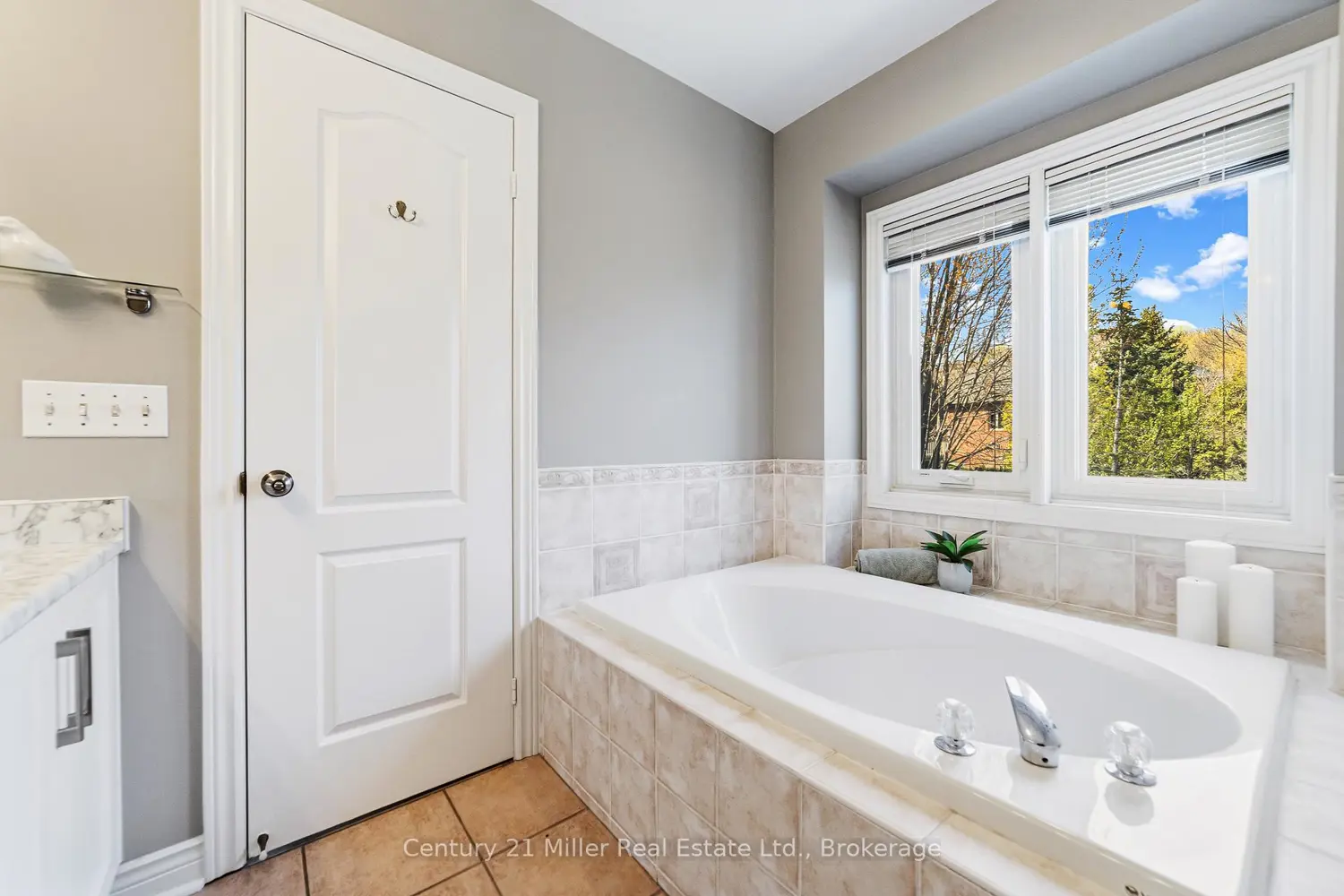 Additional image 13 of 1576 Bayshire Drive