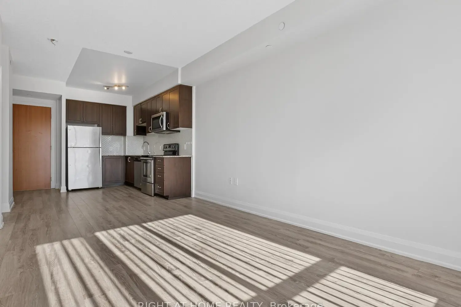 Additional image 9 of 2800 Keele Street 518
