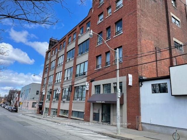 303-9 Davies Avenue, Toronto, ON, M4M 2A6