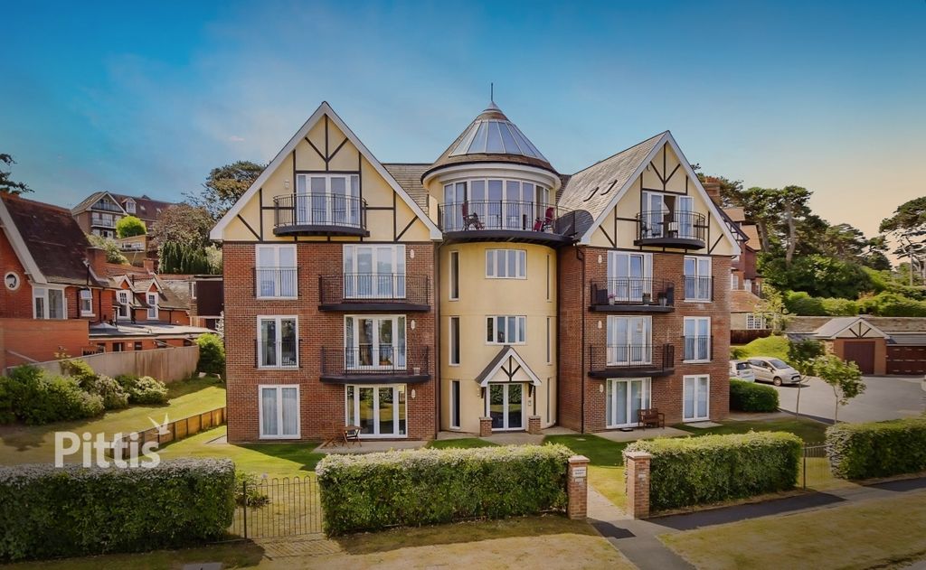 3 bed flat to rentCliff Road, Totland Bay PO39