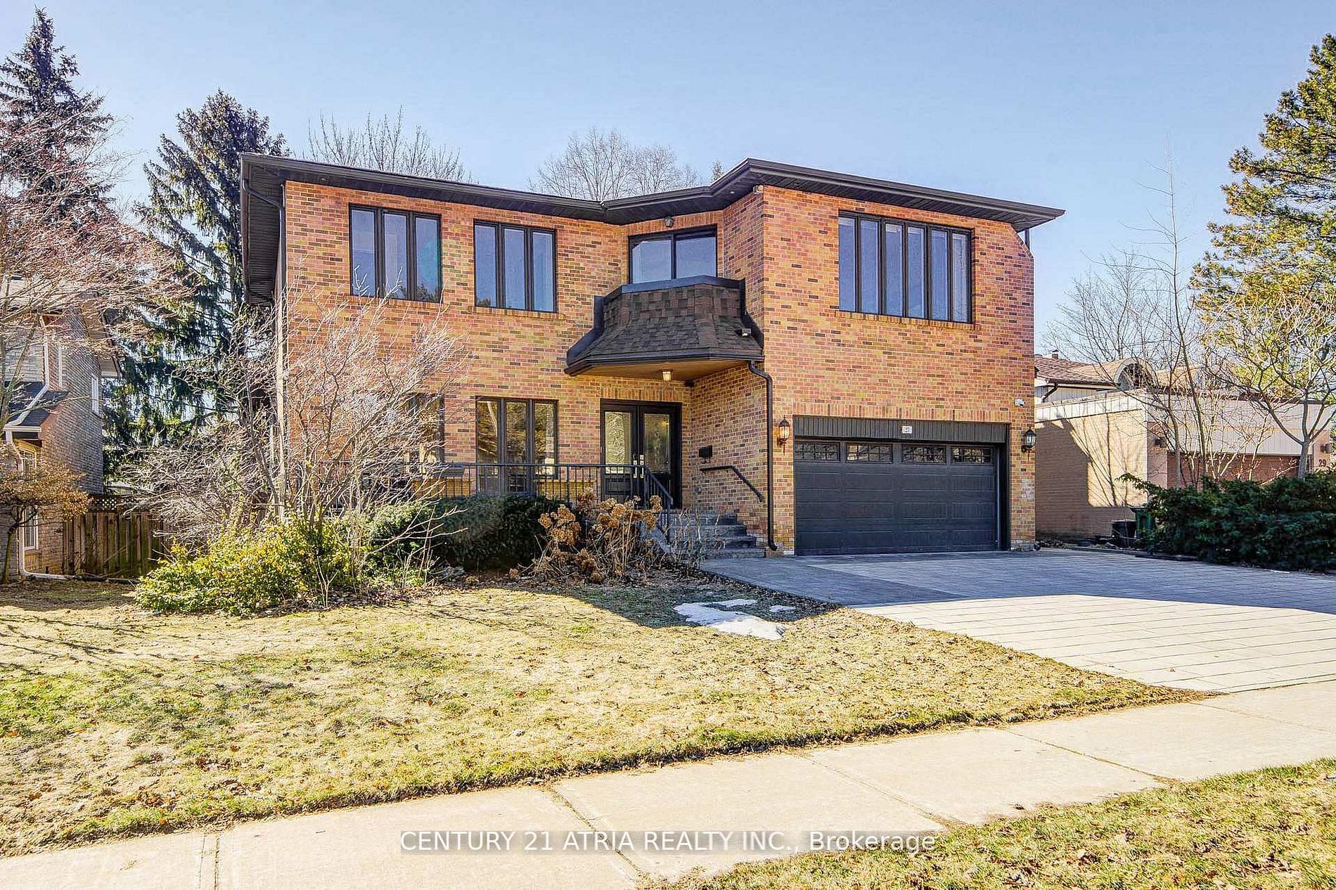 27 Denlow Boulevard, Toronto, ON, M3B 1P5