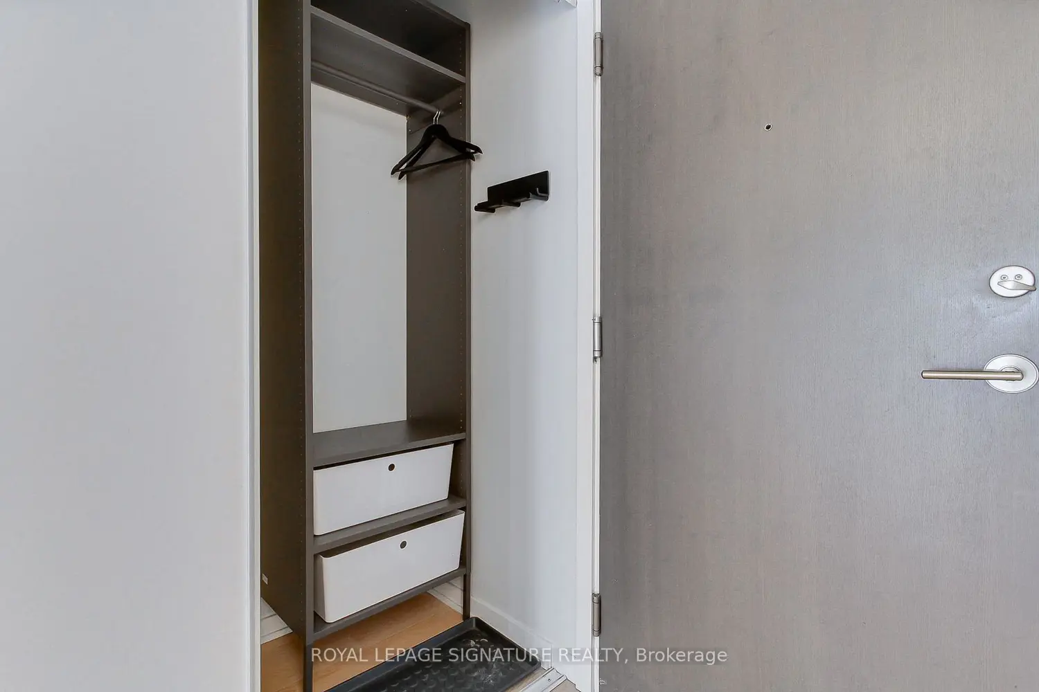 Additional image 4 of 103 The Queensway 1511