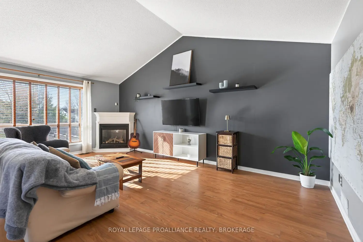 Additional image 3 of 1402 Thornwood Crescent