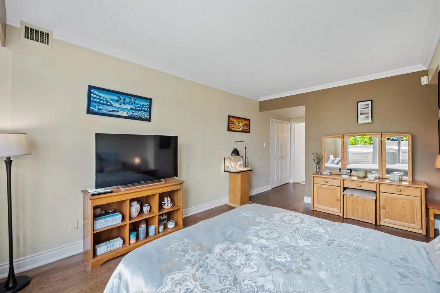 Additional image 9 of 415 Locust Street 310