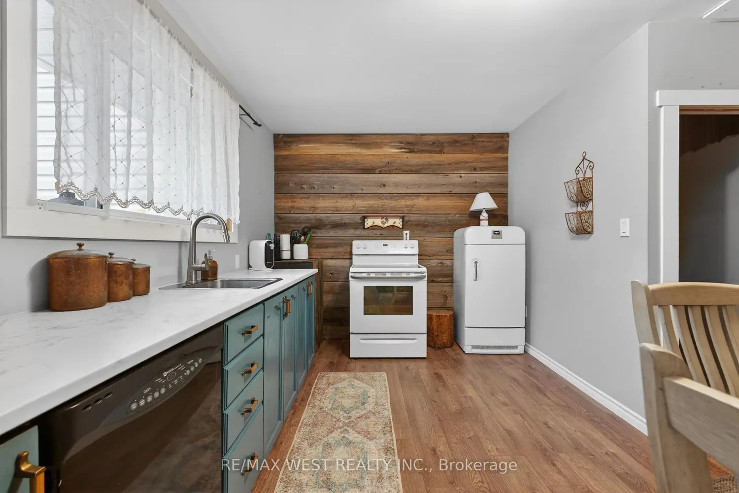 Additional image 11 of 5571 Perth Road Crescent