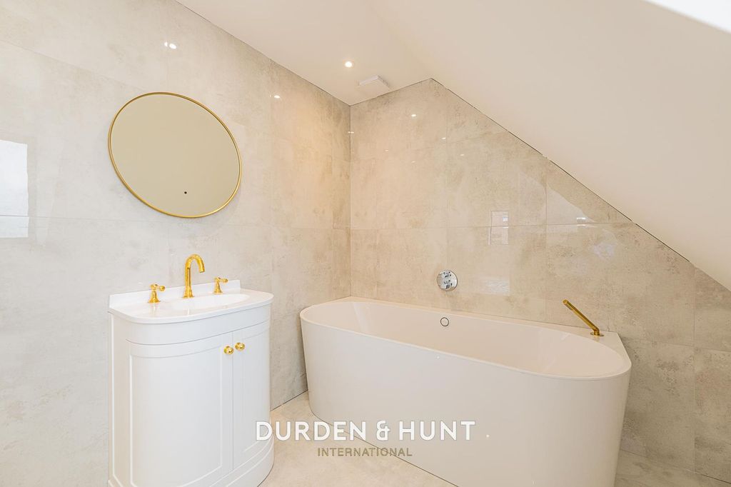 Additional image 24 of 4 bed detached house to rentMott Street, Loughton IG10