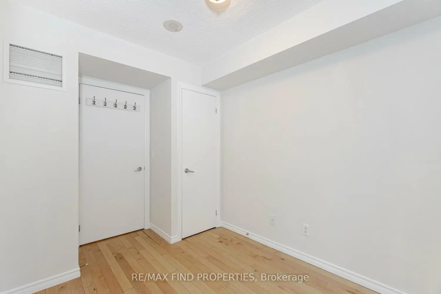 Additional image 14 of 12 Yonge Street 1505