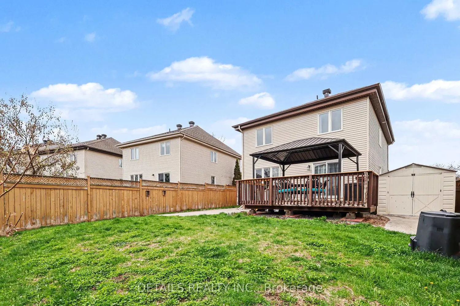 212 Sandra Crescent photo 2