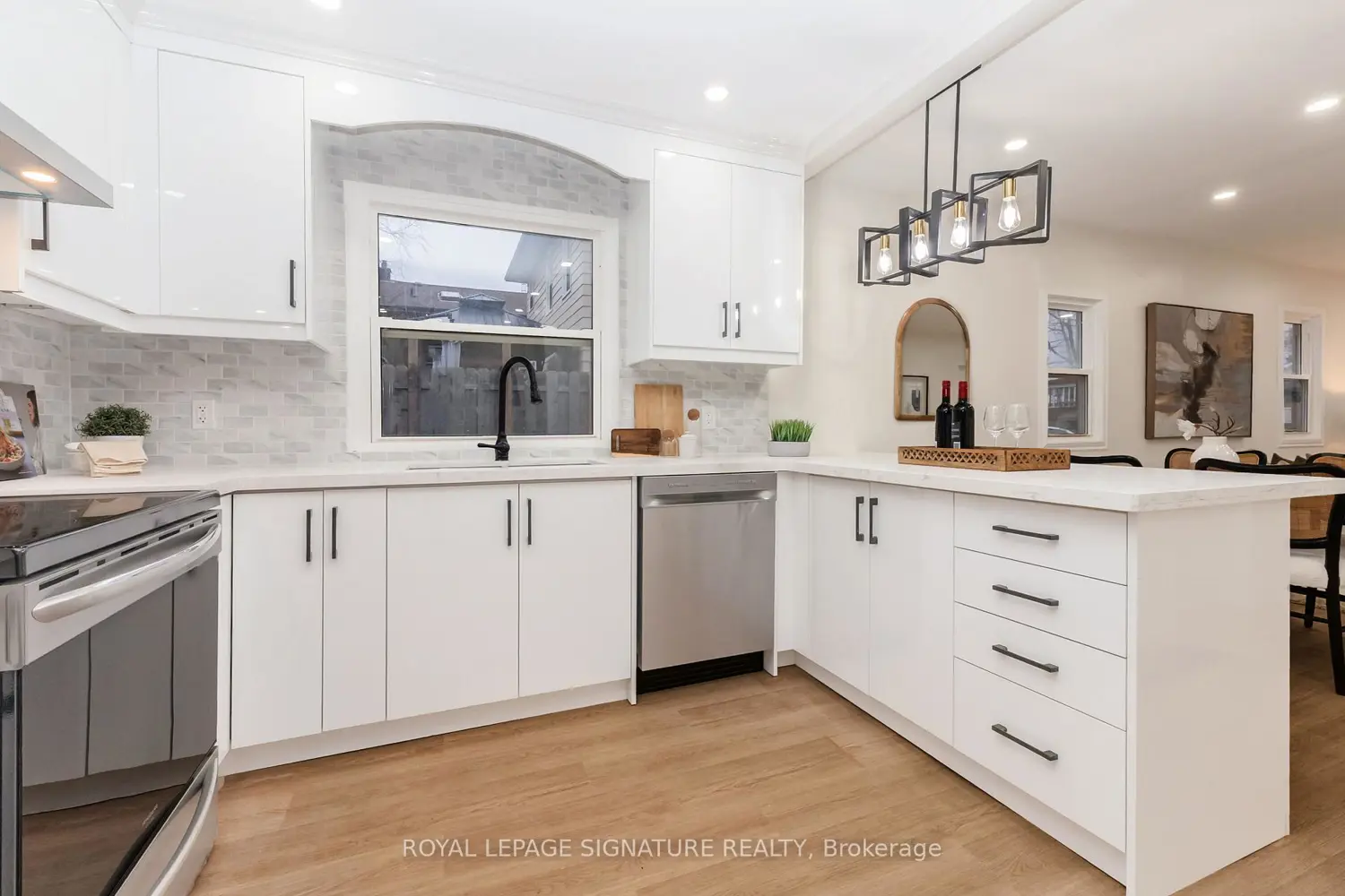Additional image 9 of 377 Adelaide Avenue