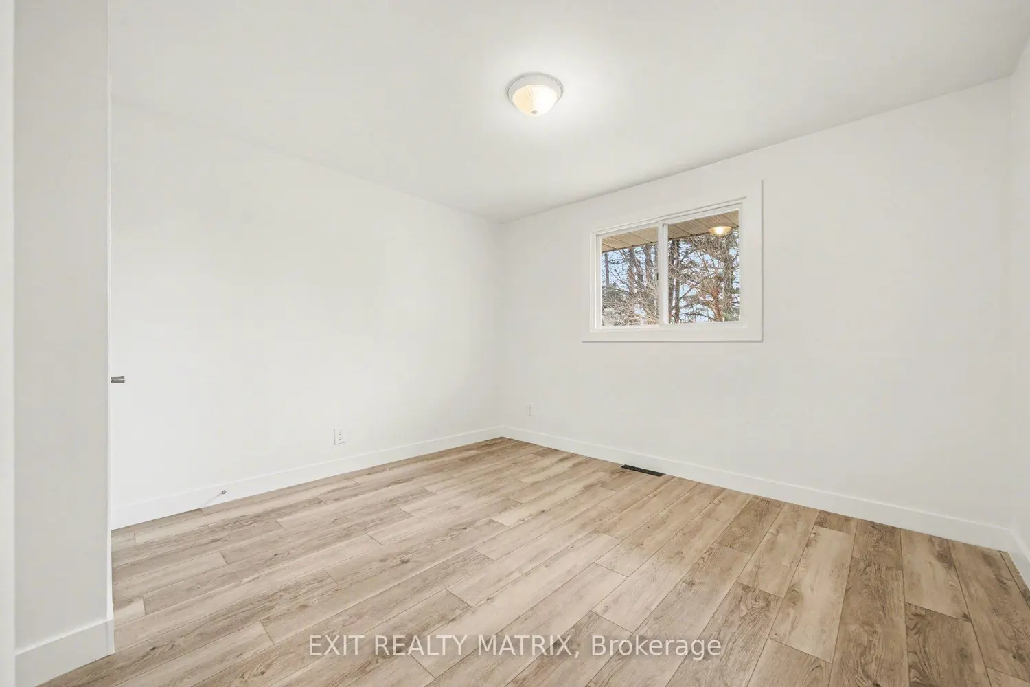 1740 Saint-Laurent Street photo 4