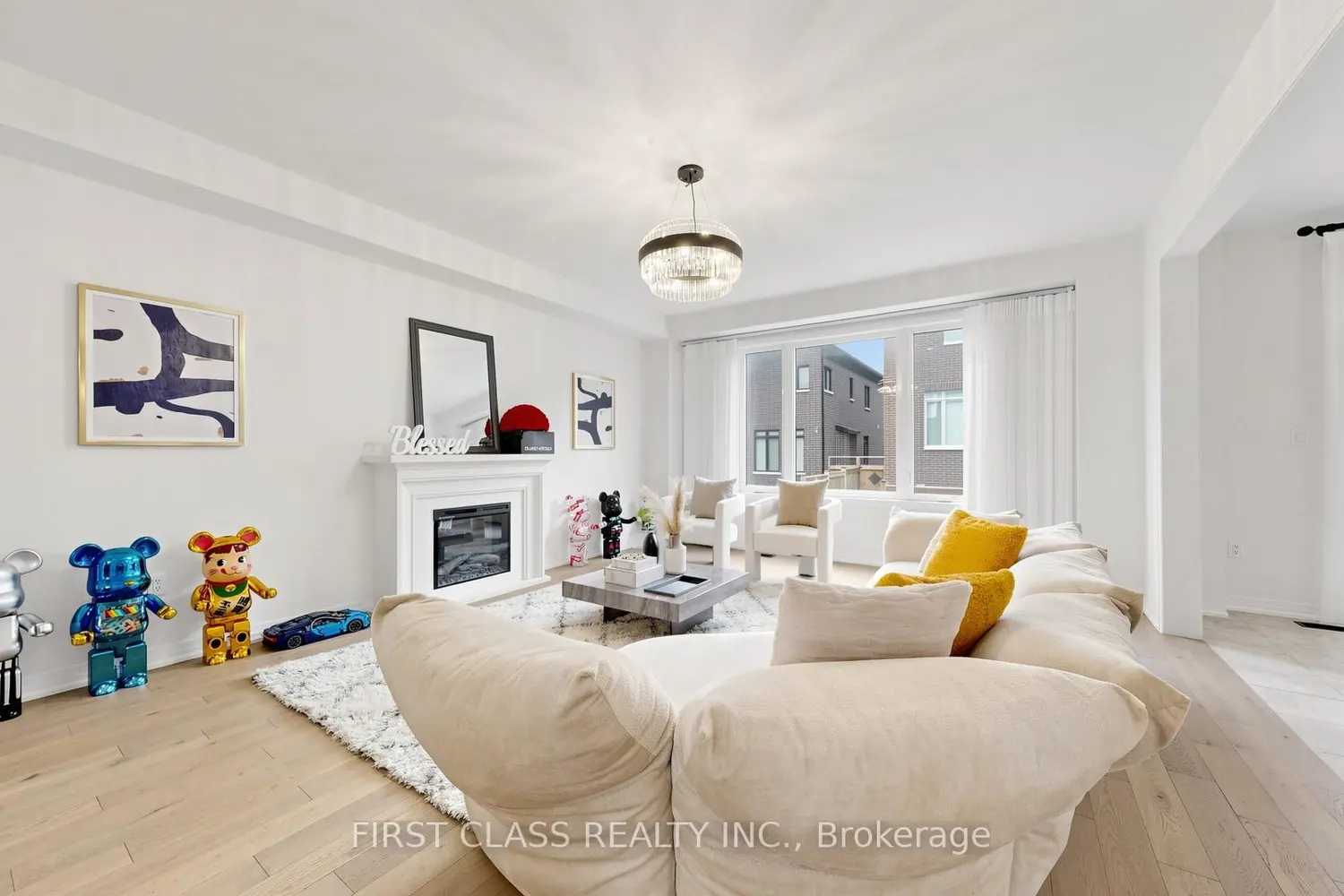 135 Markview Road photo 4