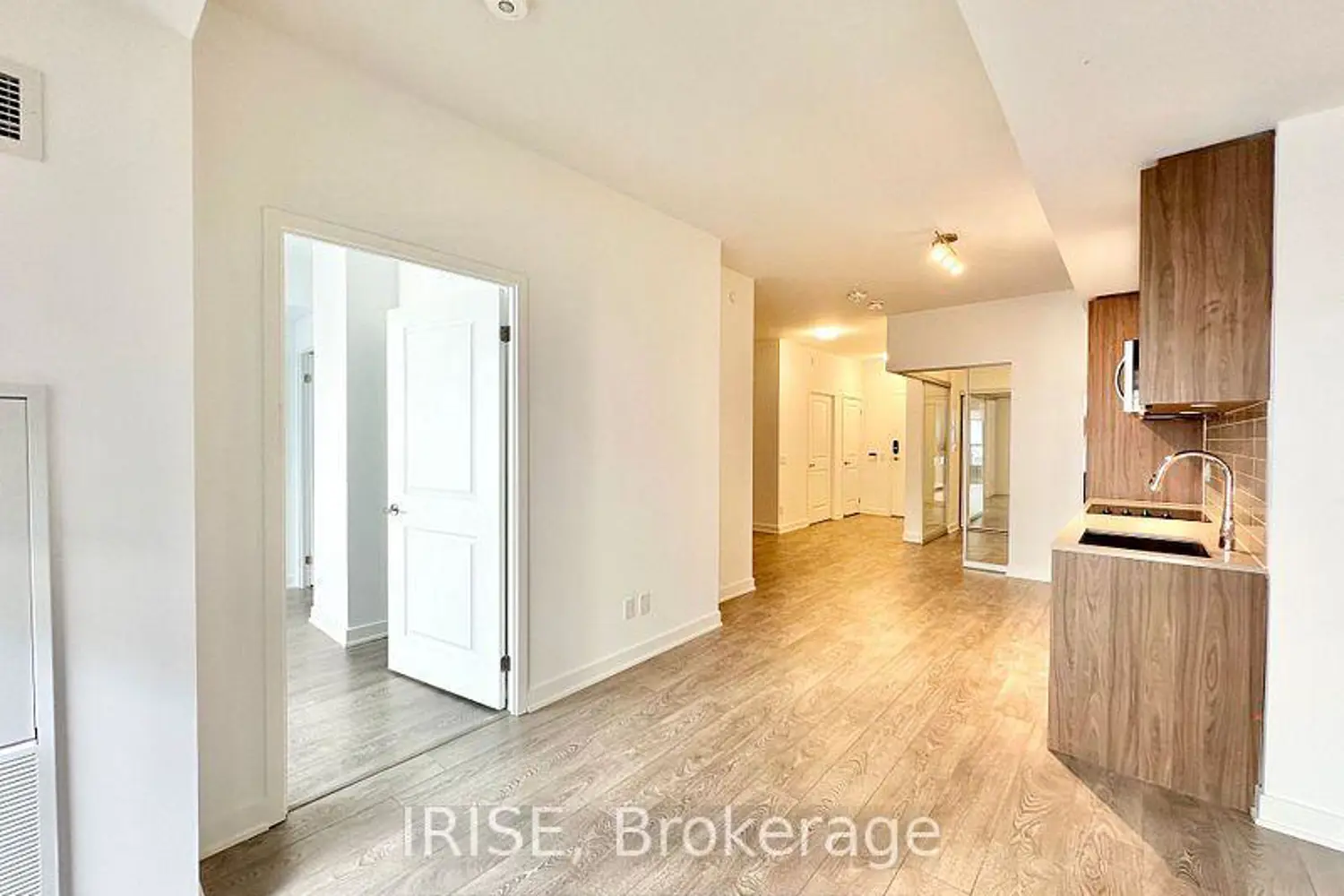 Additional image 4 of 543 Richmond Street 408