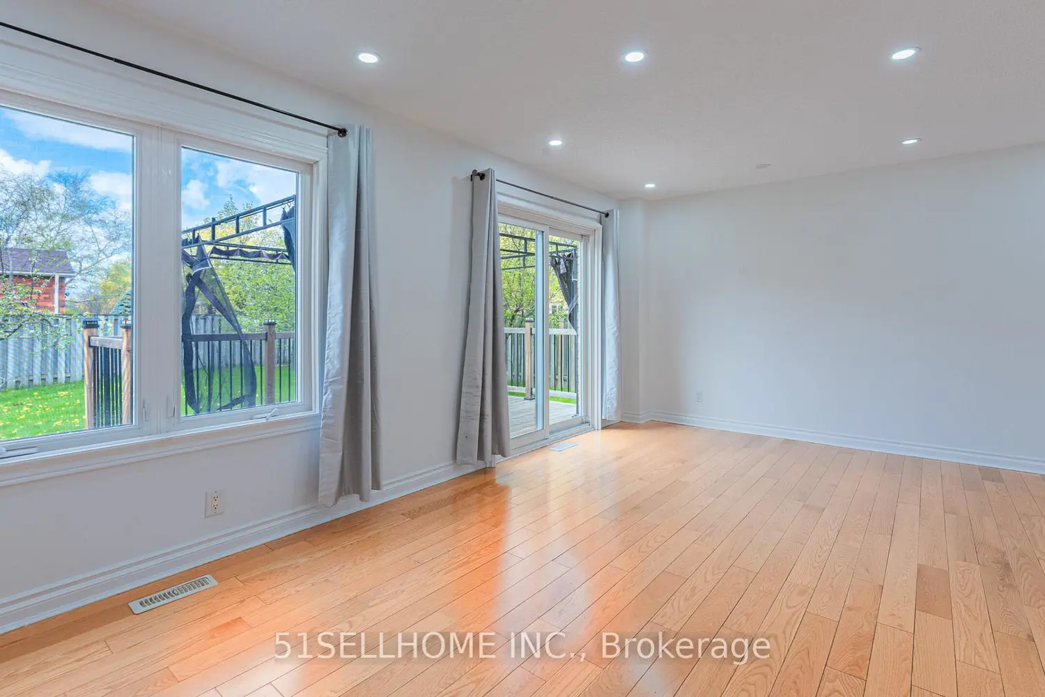 Additional image 8 of 846 Savoy Crescent