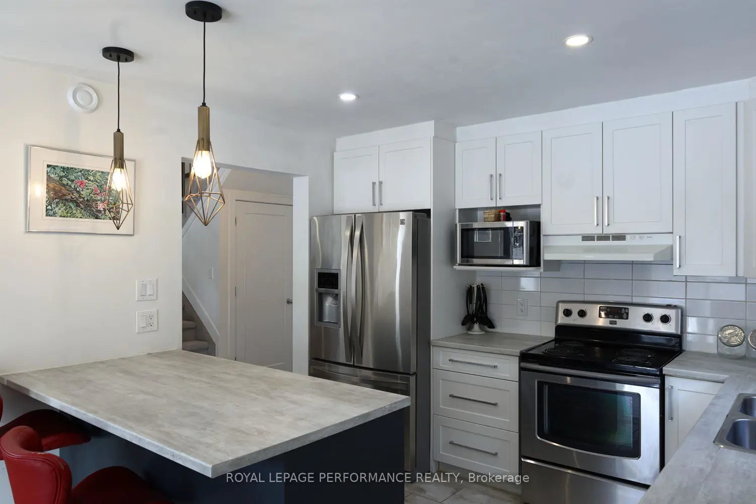 609 Robert Street photo 4