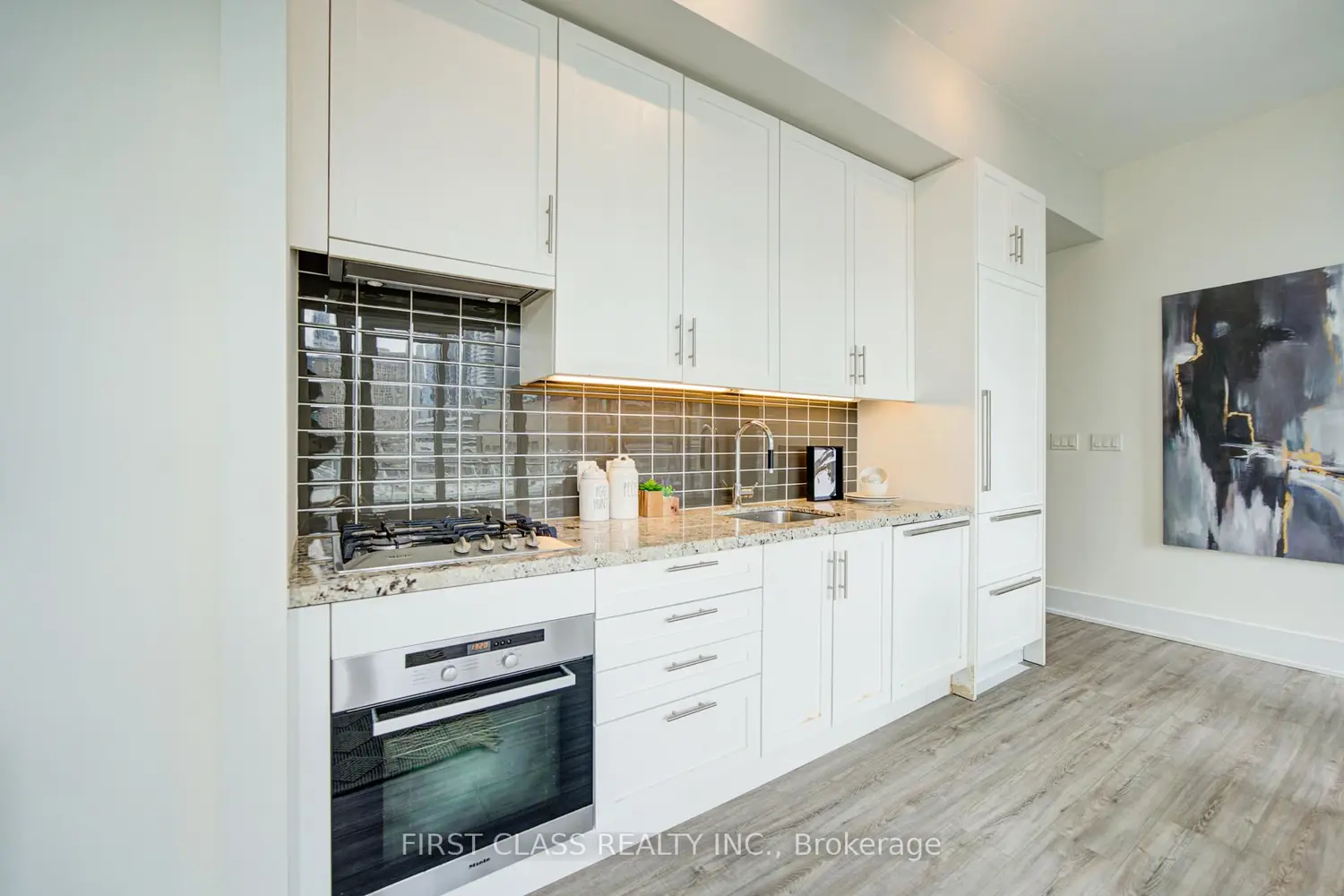 Additional image 8 of 39 Queens Quay 402