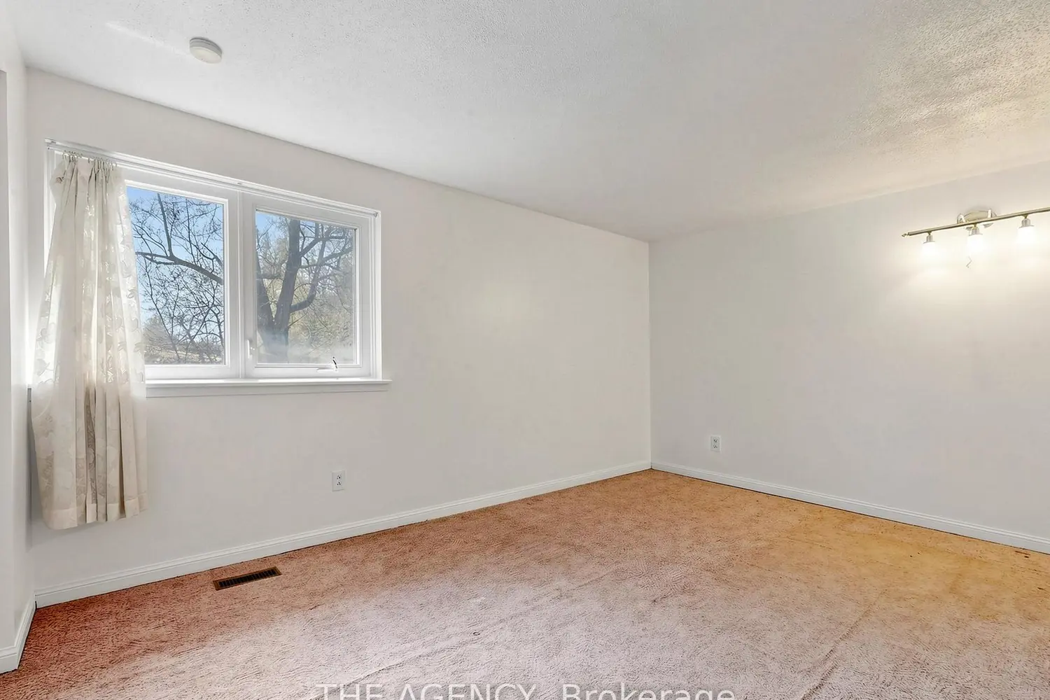 Additional image 10 of 1559 Albion Road #33