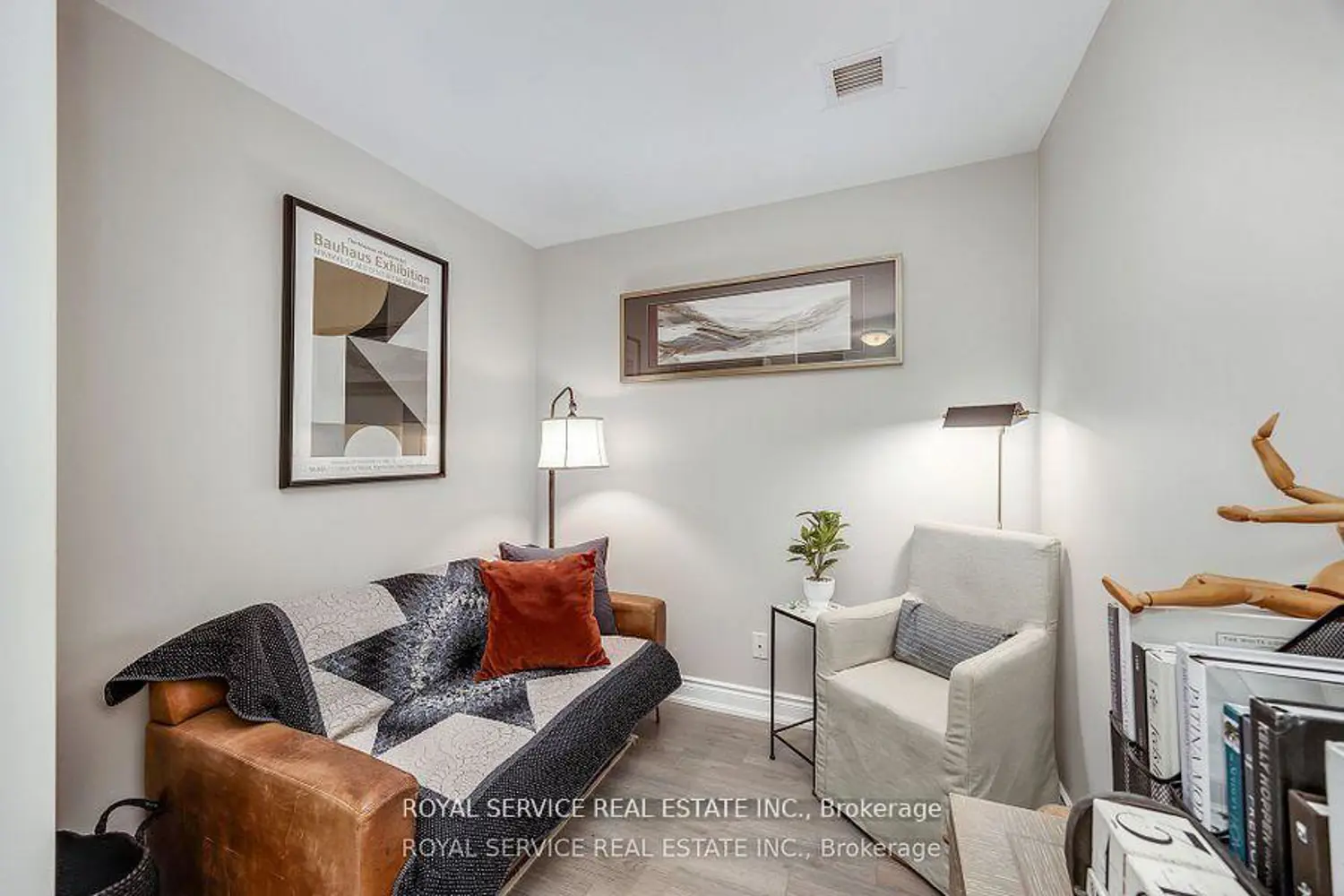 21 Brookhouse Drive 220 photo 4