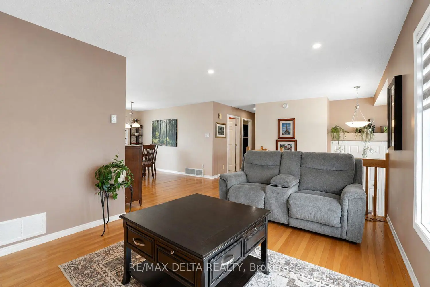 2031 Devine Road photo 4