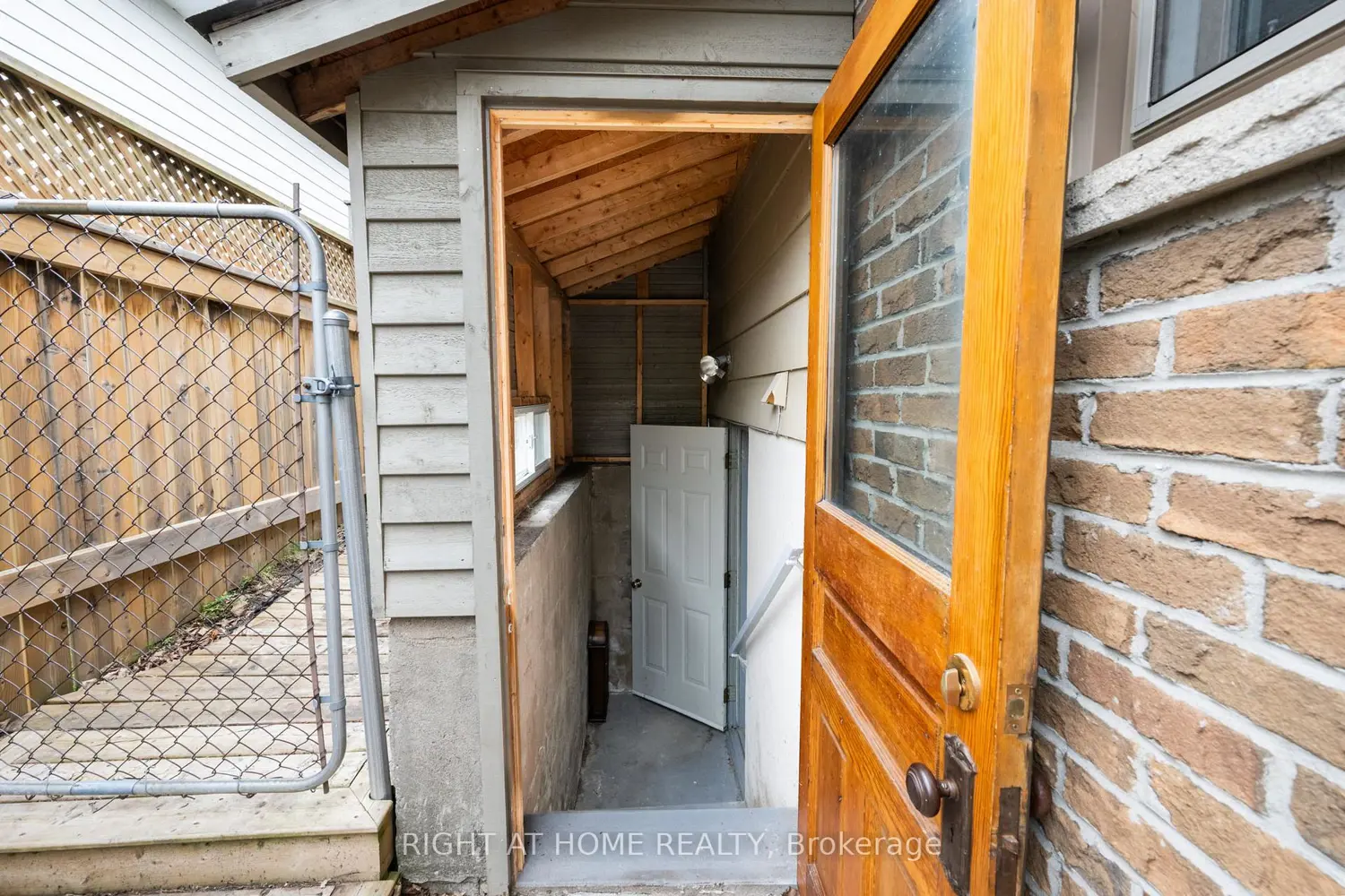 Additional image 12 of 323 Lindan Avenue