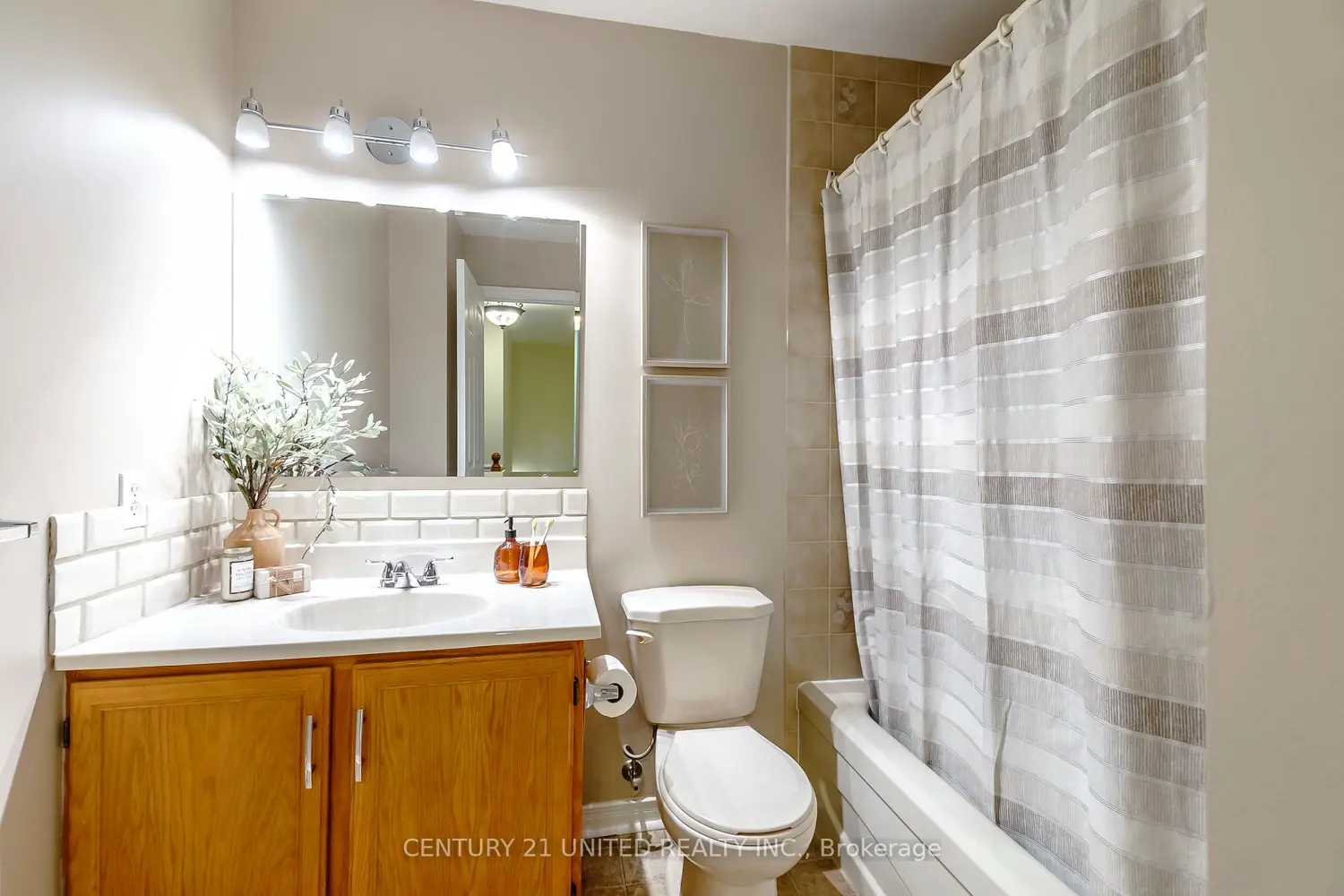 Additional image 16 of 36 Champlain Crescent 15