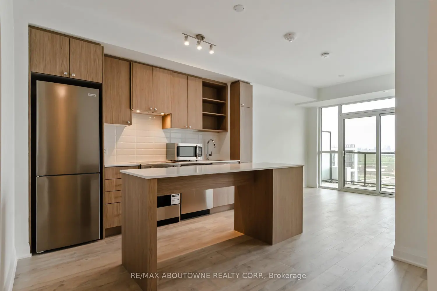 Additional image 5 of 50 George Butchart Drive 814