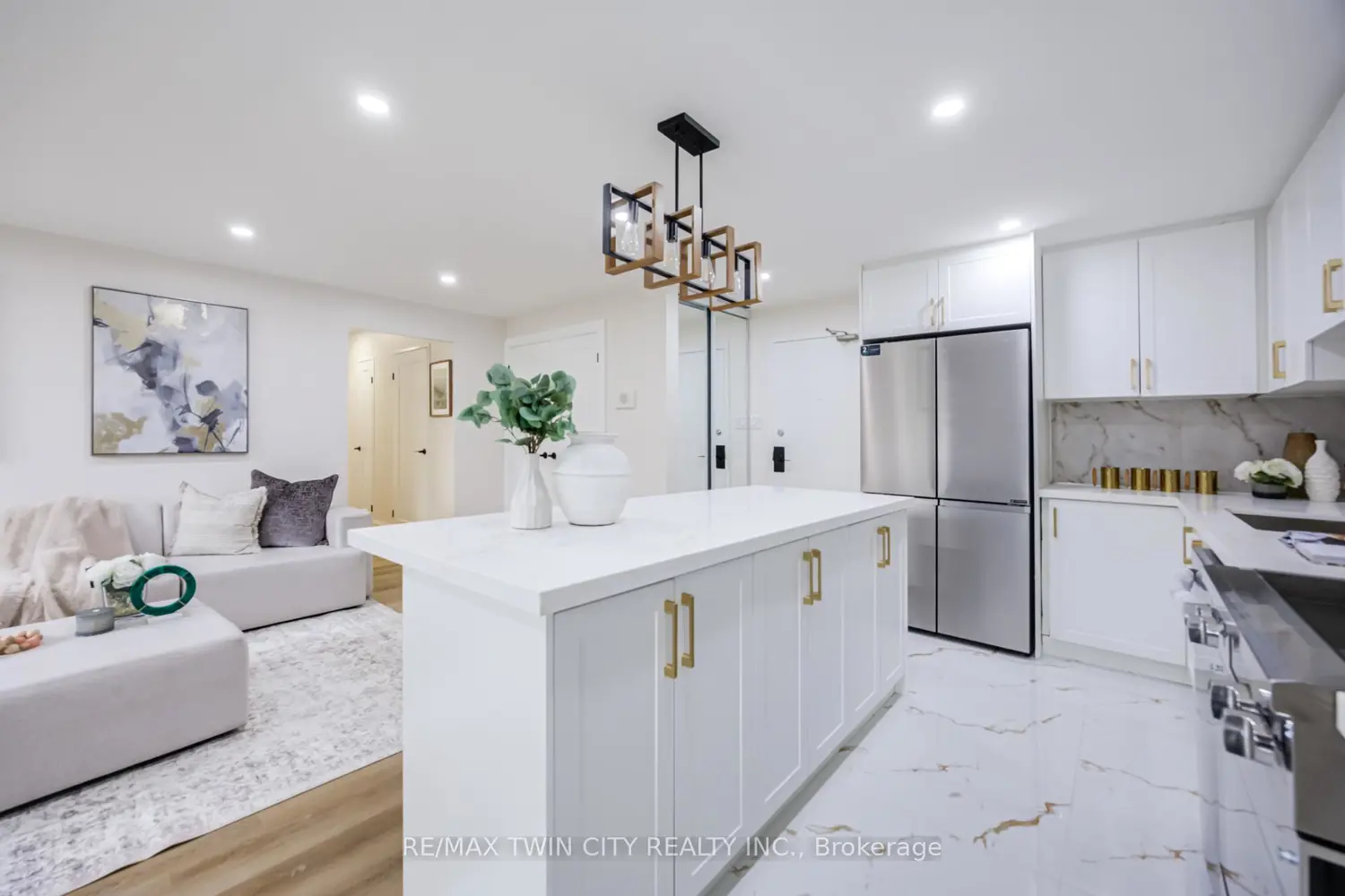 Additional image 7 of 20 Edgecliff Golfway #304