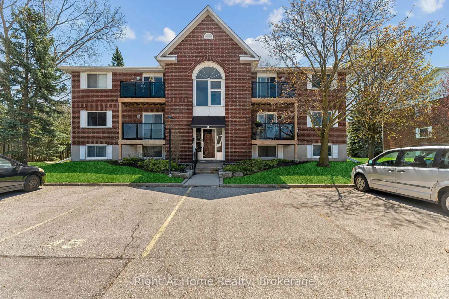 565 Greenfield Avenue 310
