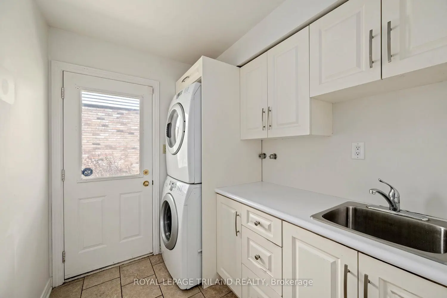 Additional image 4 of 118 Deer Valley Crescent