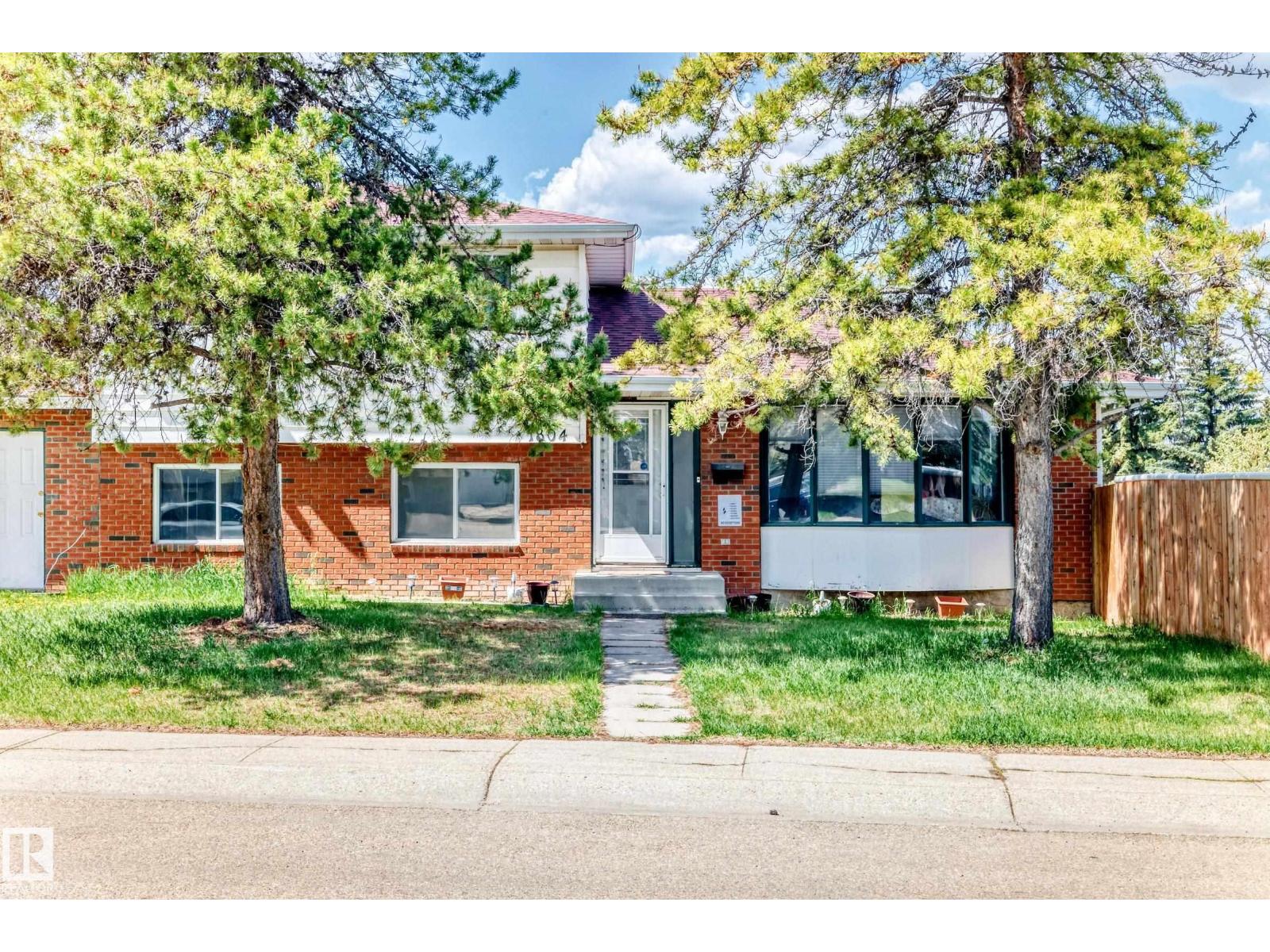Additional image 2 of 1804 51 Street NW, Edmonton, AB, T6L1K1