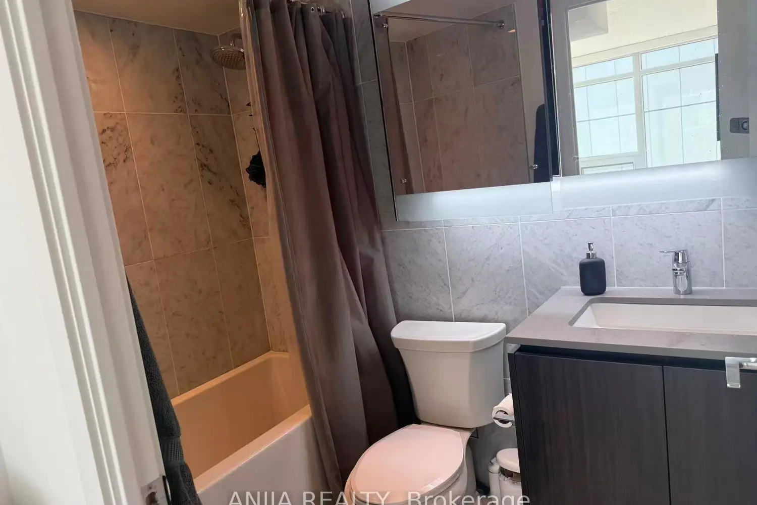 Additional image 11 of 70 Queens Wharf Road 212