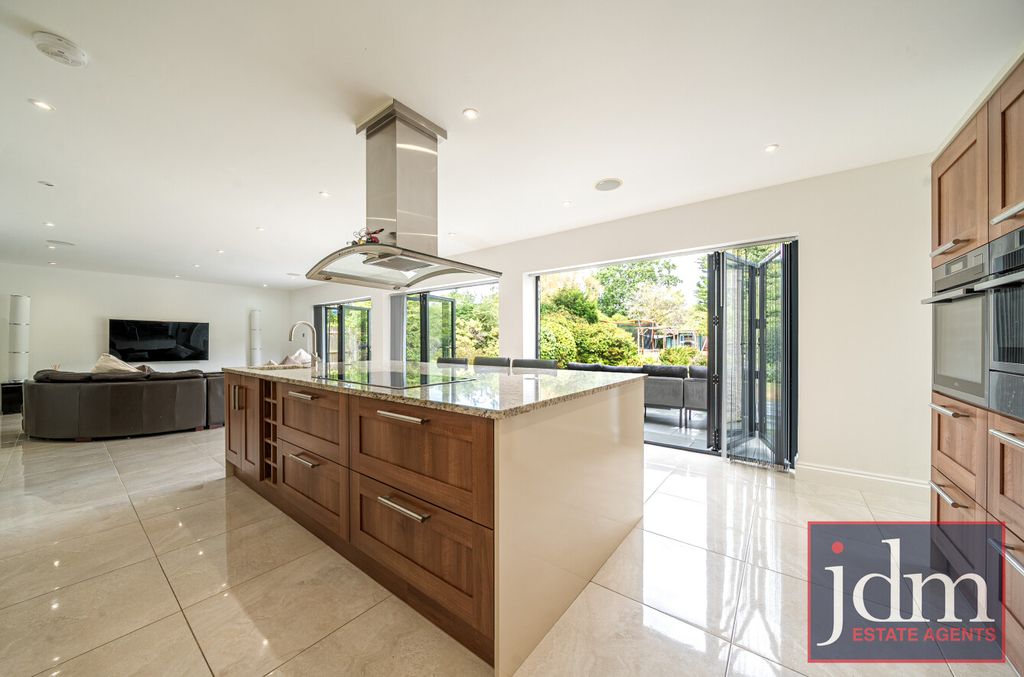 Additional image 3 of 5 bed detached house to rentClarendon Way, Chislehurst BR7