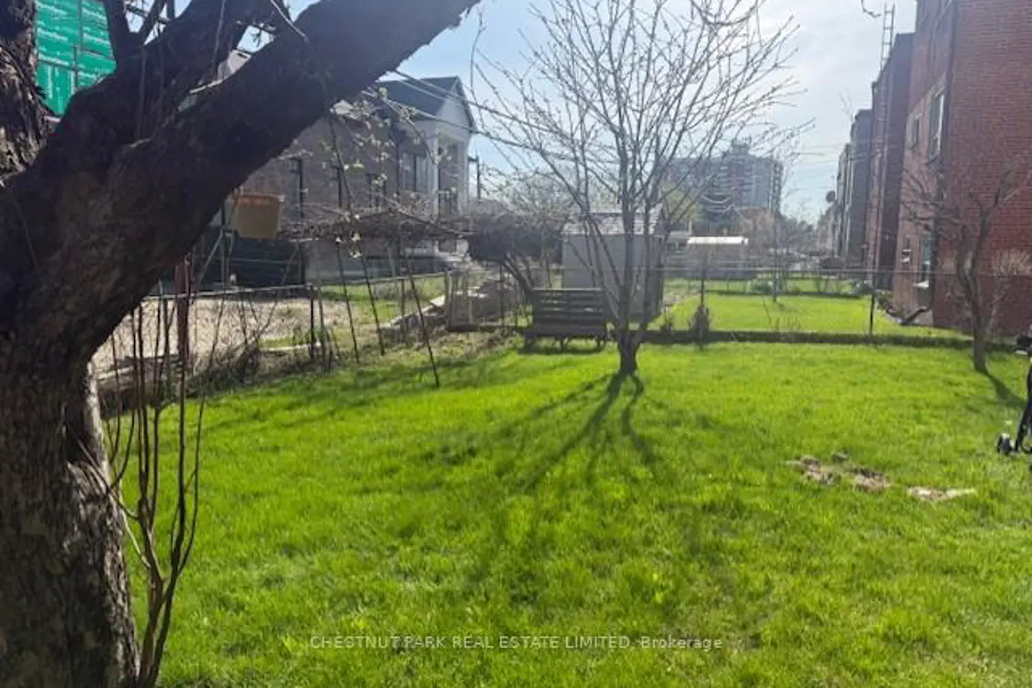 Additional image 15 of 757 Lawrence Avenue