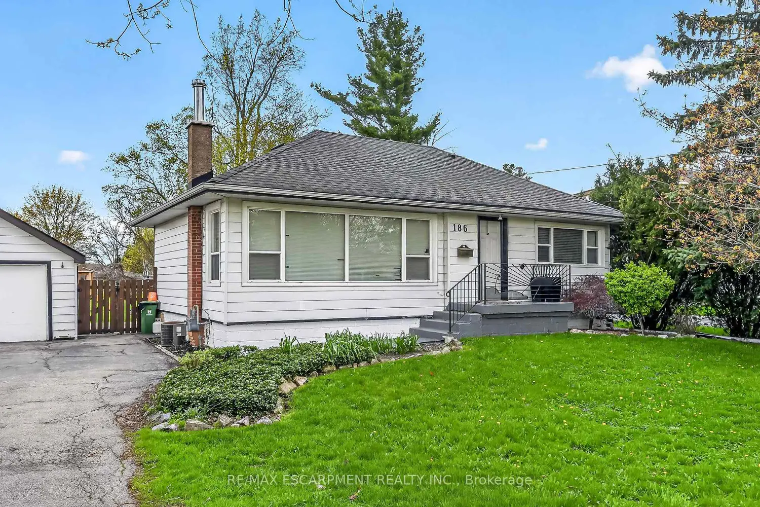 186 Seneca Avenue
