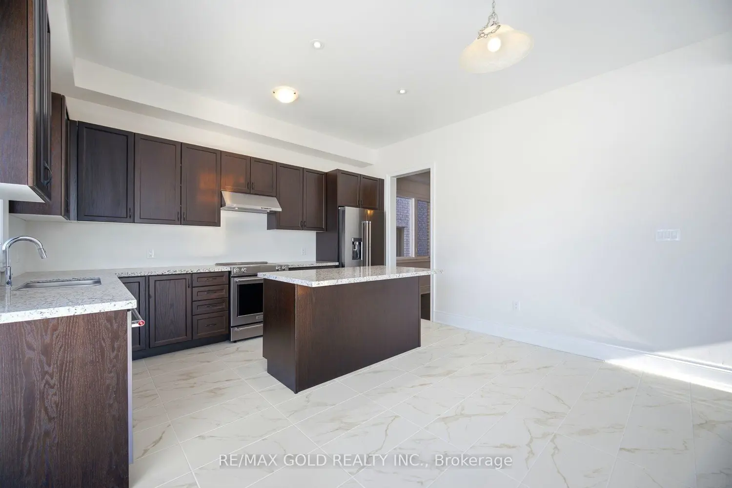 32 Addison Street photo 3