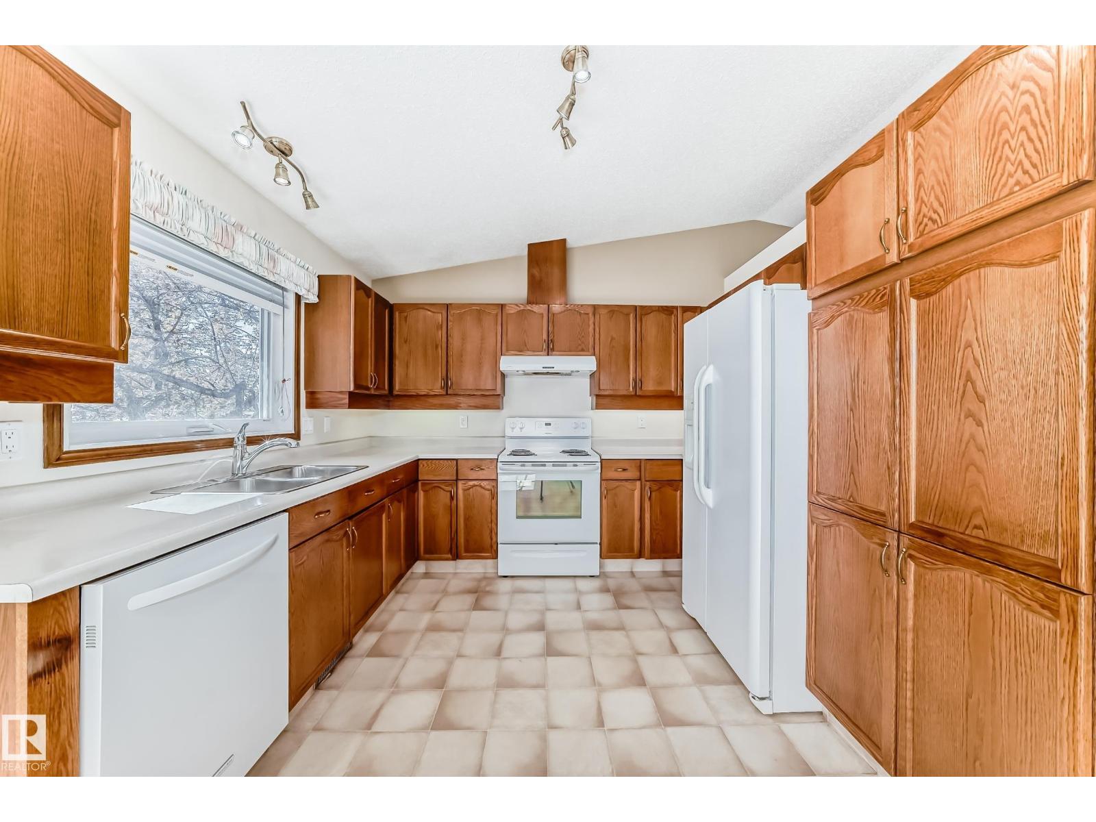 Additional image 6 of 4815 32 Avenue NW, Edmonton, AB, T6L4Y7