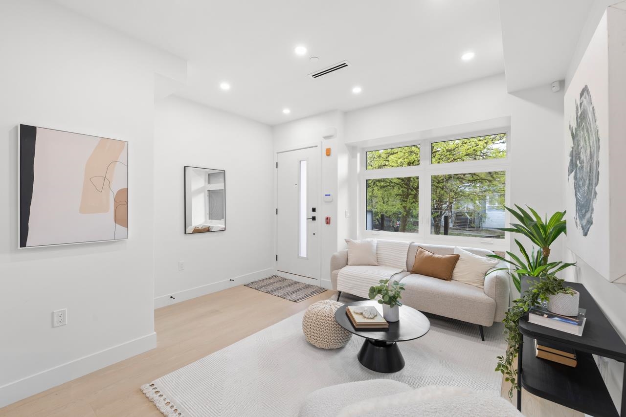 Additional image 3 of 201-2135 Pender Street E, Vancouver, BC, V5L 1X3